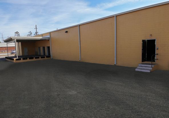 Light Industrial / Large Storage Units Located @ Panama Plaza : 1616 Lisenby Ave, Panama City, FL 32405